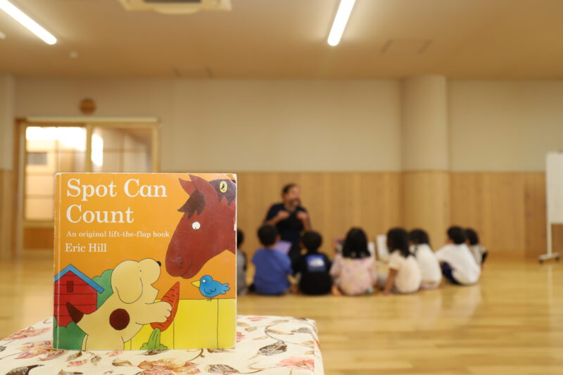 英語の絵本の読み聞かせ
